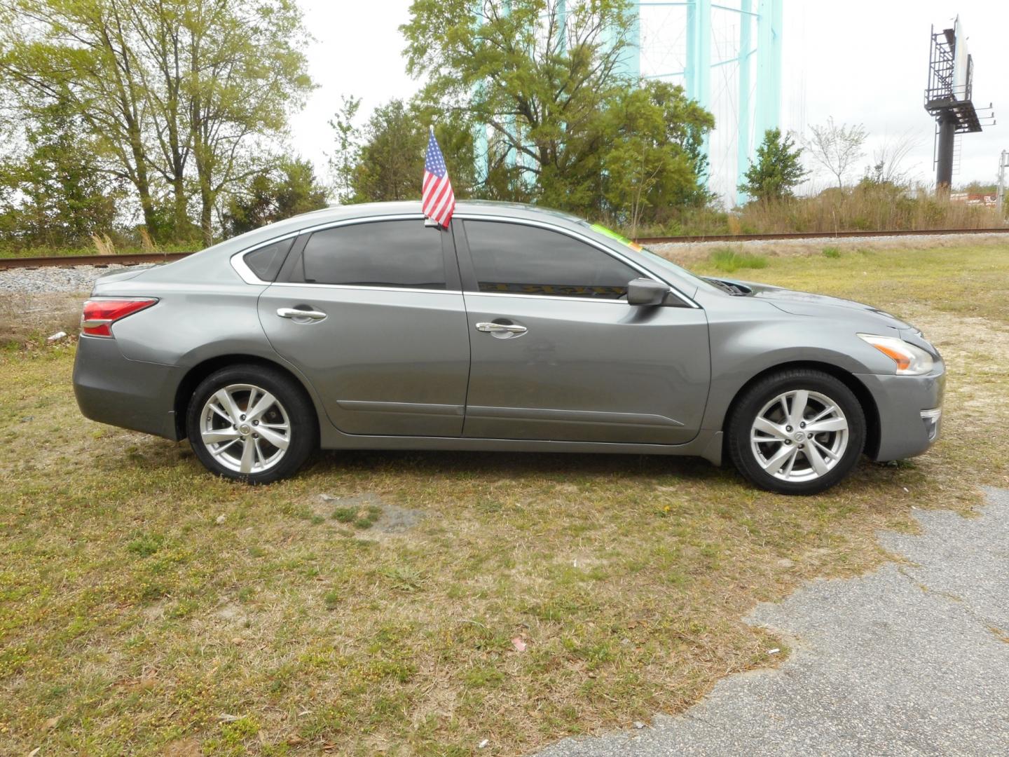 2015 Gray Nissan Altima (1N4AL3APXFC) , located at 2553 Airline Blvd, Portsmouth, VA, 23701, (757) 488-8331, 36.813889, -76.357597 - Down Payment: $1499 Weekly Payment: $110 APR: 23.9% Repayment Terms: 42 Months ***CALL ELIZABETH SMITH - DIRECTOR OF MARKETING @ 757-488-8331 TO SCHEDULE YOUR APPOINTMENT TODAY AND GET PRE-APPROVED RIGHT OVER THE PHONE*** - Photo#4